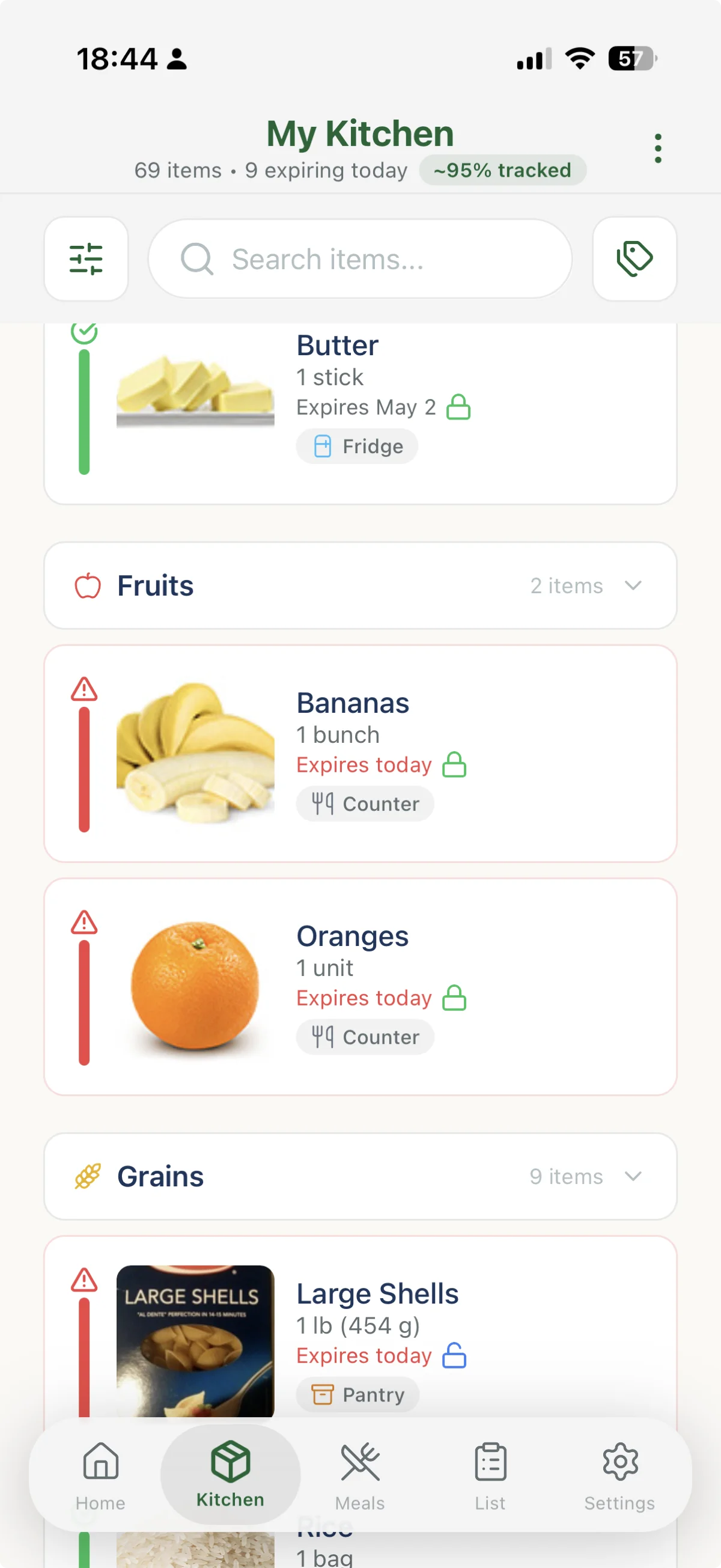 The SeePantry Kitchen screen listing items with quantities and expiration status
